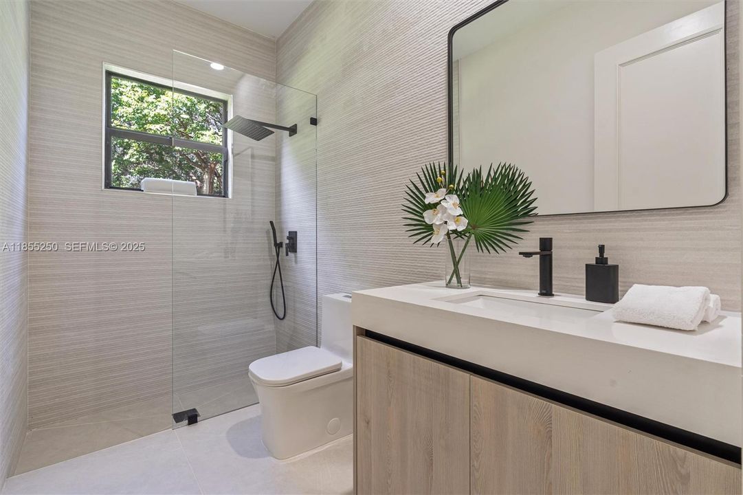 For Sale: $3,399,000 (5 beds, 6 baths, 5071 Square Feet)