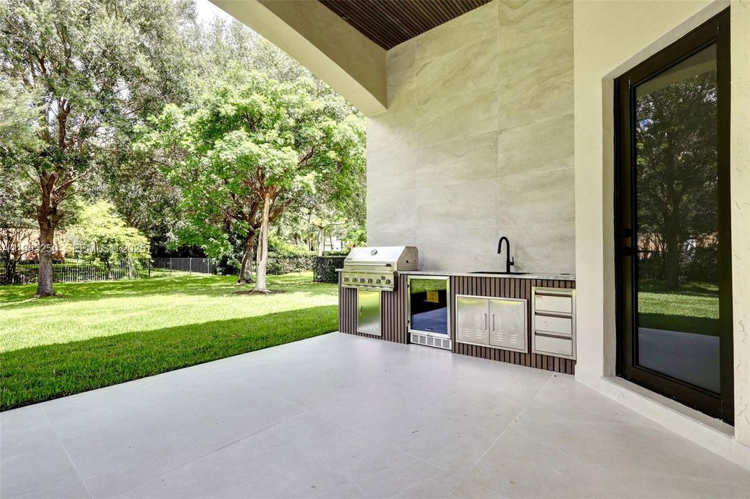 For Sale: $3,399,000 (5 beds, 6 baths, 5071 Square Feet)