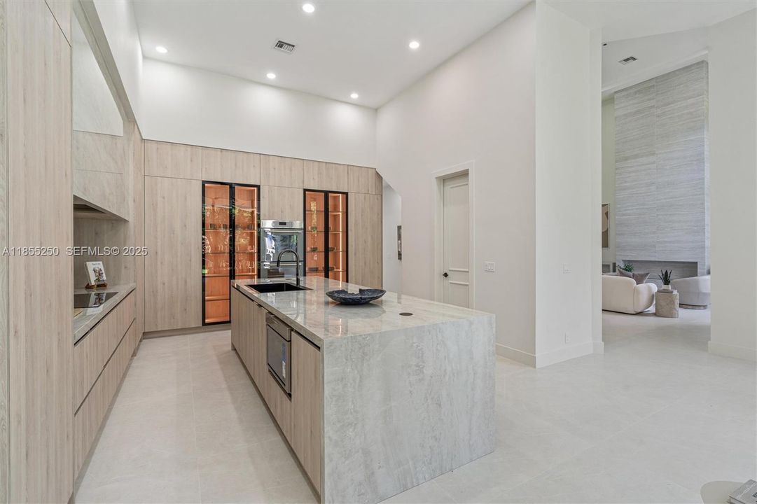 For Sale: $3,399,000 (5 beds, 6 baths, 5071 Square Feet)