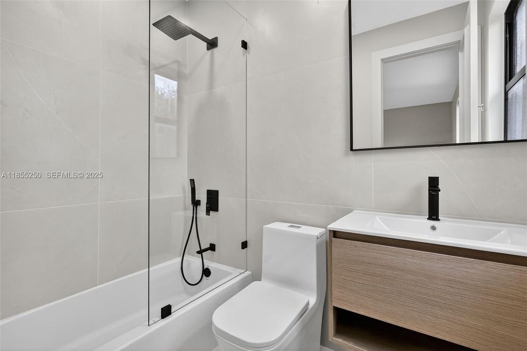 For Sale: $3,399,000 (5 beds, 6 baths, 5071 Square Feet)