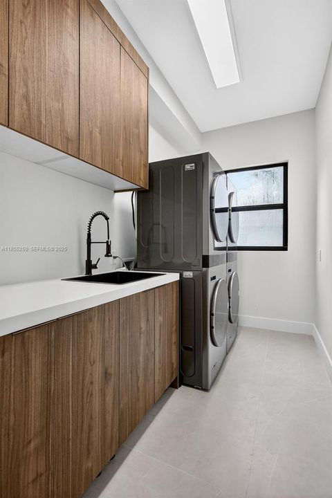 For Sale: $3,399,000 (5 beds, 6 baths, 5071 Square Feet)