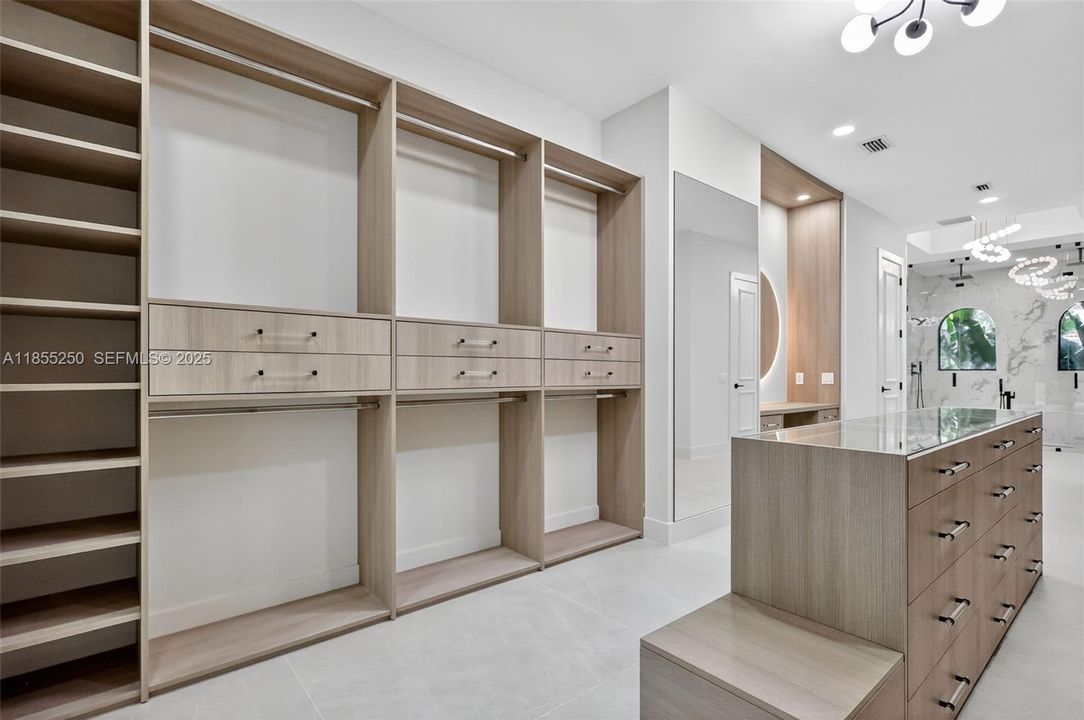 For Sale: $3,399,000 (5 beds, 6 baths, 5071 Square Feet)