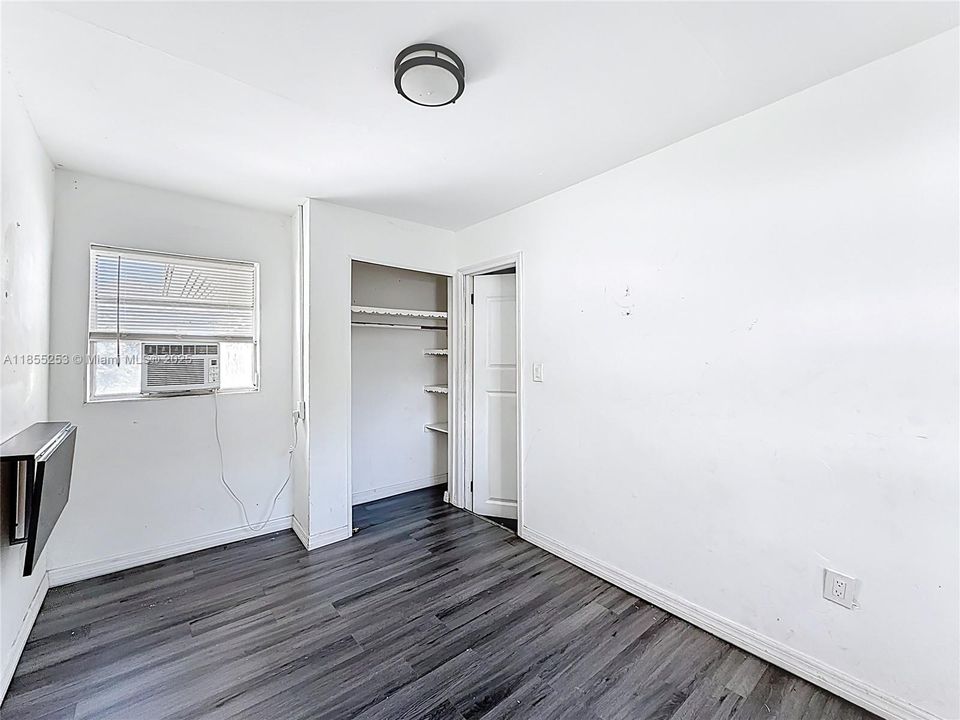 En Venta: $724,900 (6 camas, 2 baños, 2696 Pies cuadrados)