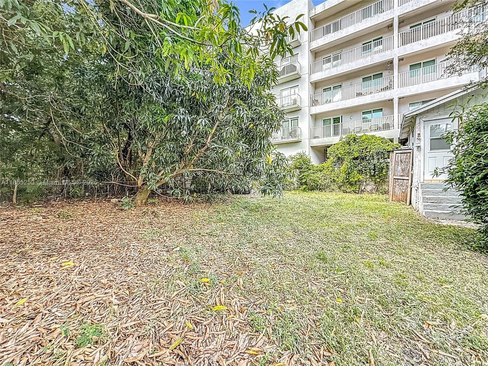 En Venta: $724,900 (6 camas, 2 baños, 2696 Pies cuadrados)