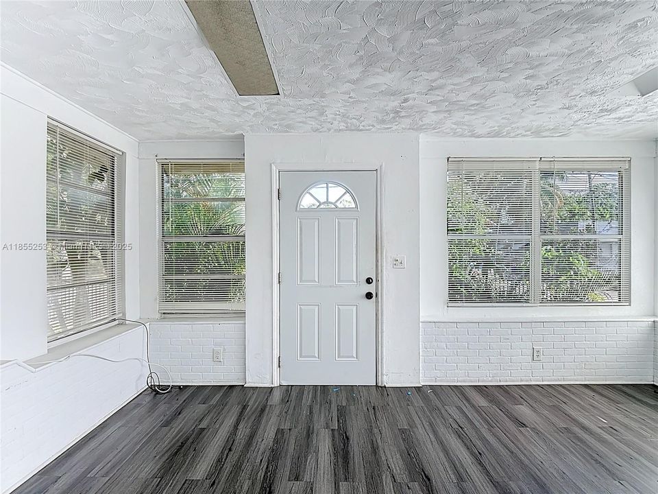 En Venta: $724,900 (6 camas, 2 baños, 2696 Pies cuadrados)