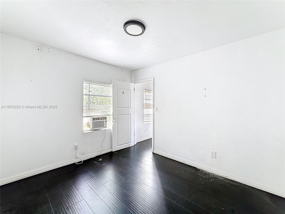 En Venta: $724,900 (6 camas, 2 baños, 2696 Pies cuadrados)