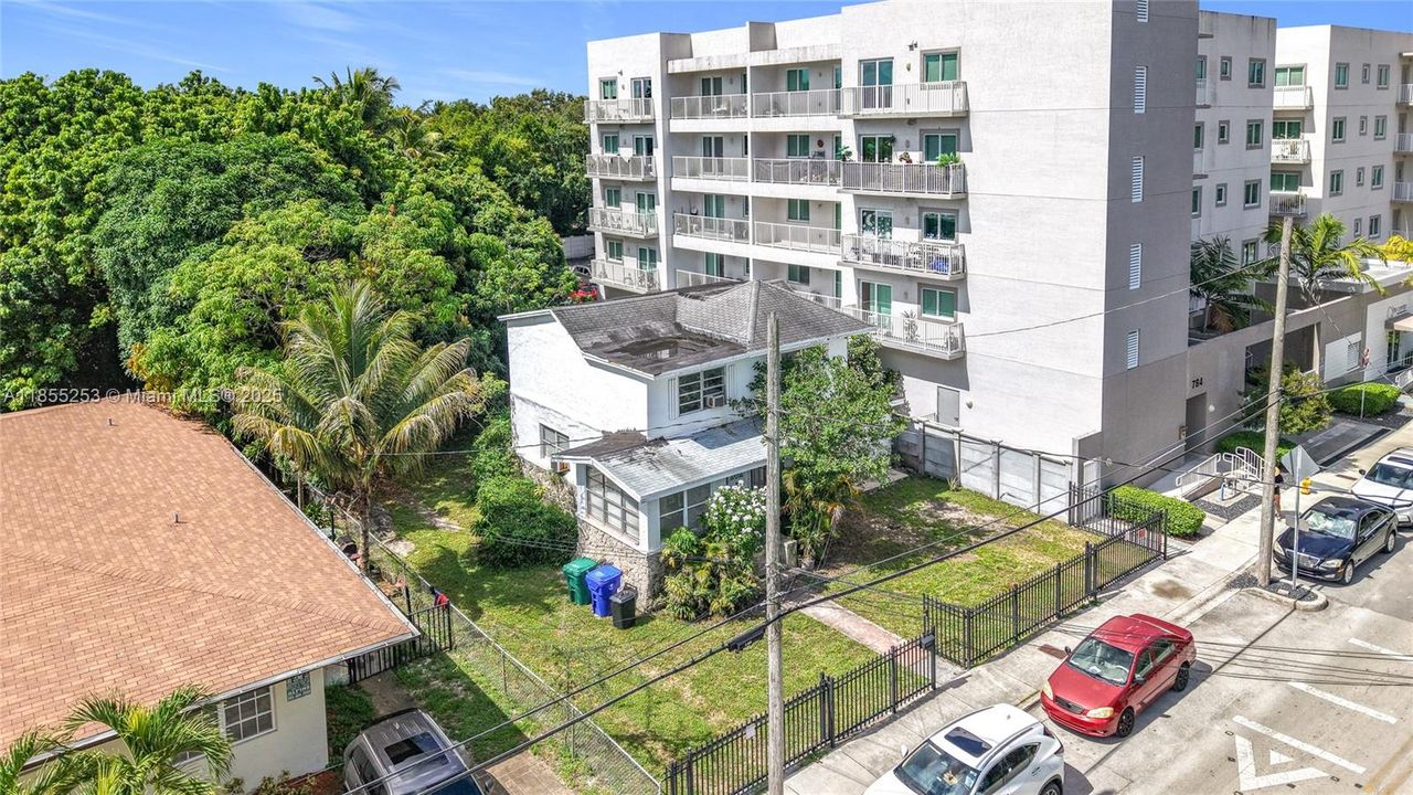 En Venta: $724,900 (6 camas, 2 baños, 2696 Pies cuadrados)
