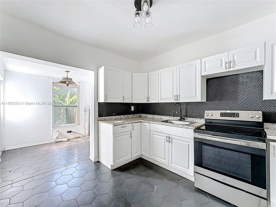 En Venta: $724,900 (6 camas, 2 baños, 2696 Pies cuadrados)