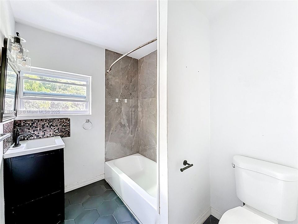 En Venta: $724,900 (6 camas, 2 baños, 2696 Pies cuadrados)