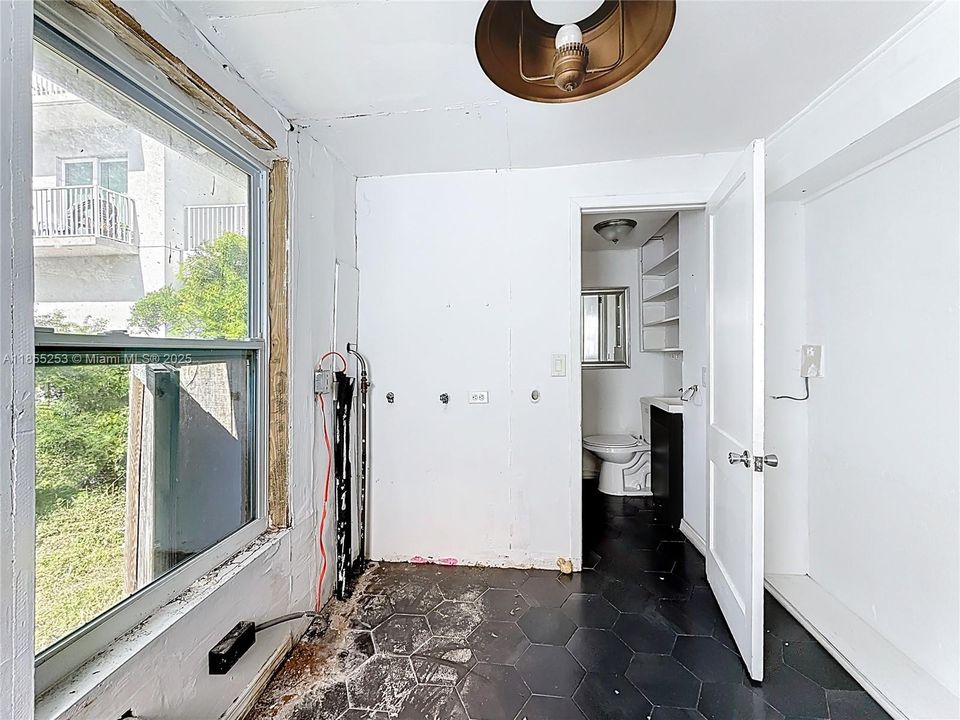 En Venta: $724,900 (6 camas, 2 baños, 2696 Pies cuadrados)