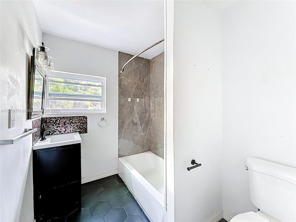 En Venta: $724,900 (6 camas, 2 baños, 2696 Pies cuadrados)