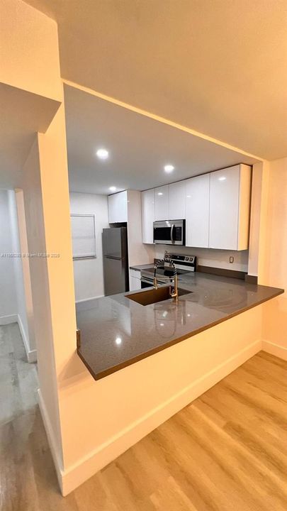 Vendido Recientemente: $169,800 (2 camas, 2 baños, 800 Pies cuadrados)