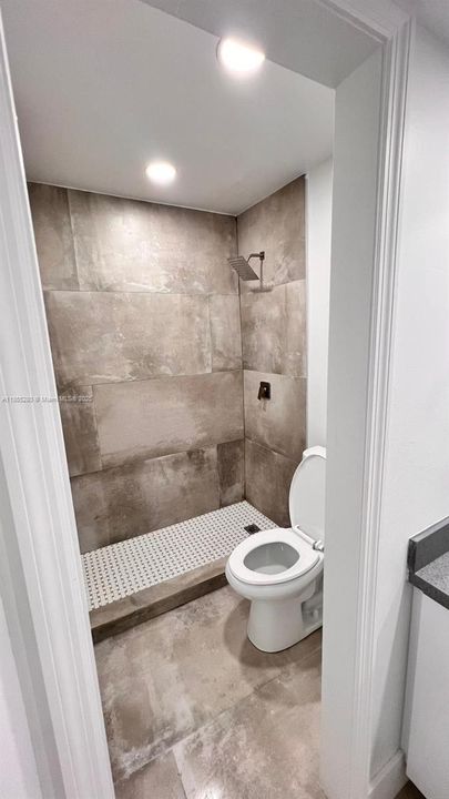 Vendido Recientemente: $169,800 (2 camas, 2 baños, 800 Pies cuadrados)