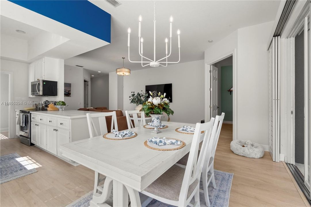 Недавно продано: $658,000 (3 спален, 2 ванн, 1567 Квадратных фут)