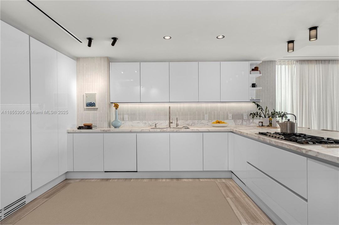 待售: $5,750,000 (3 贝兹, 3 浴室, 2896 平方英尺)