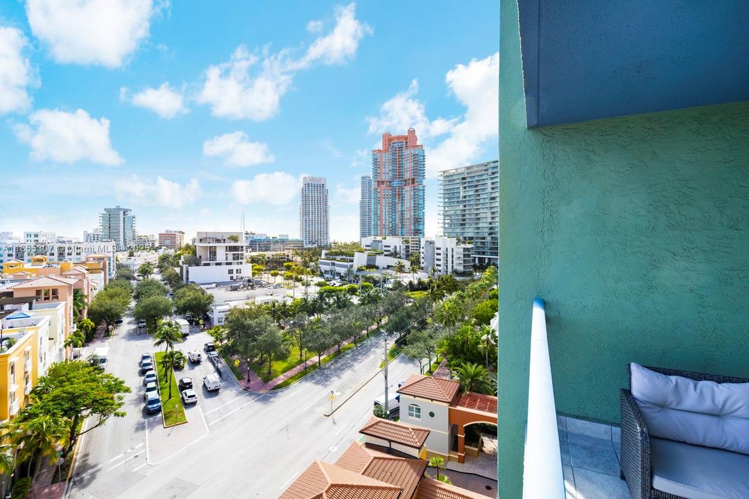 For Sale: $775,000 (1 beds, 1 baths, 740 Square Feet)