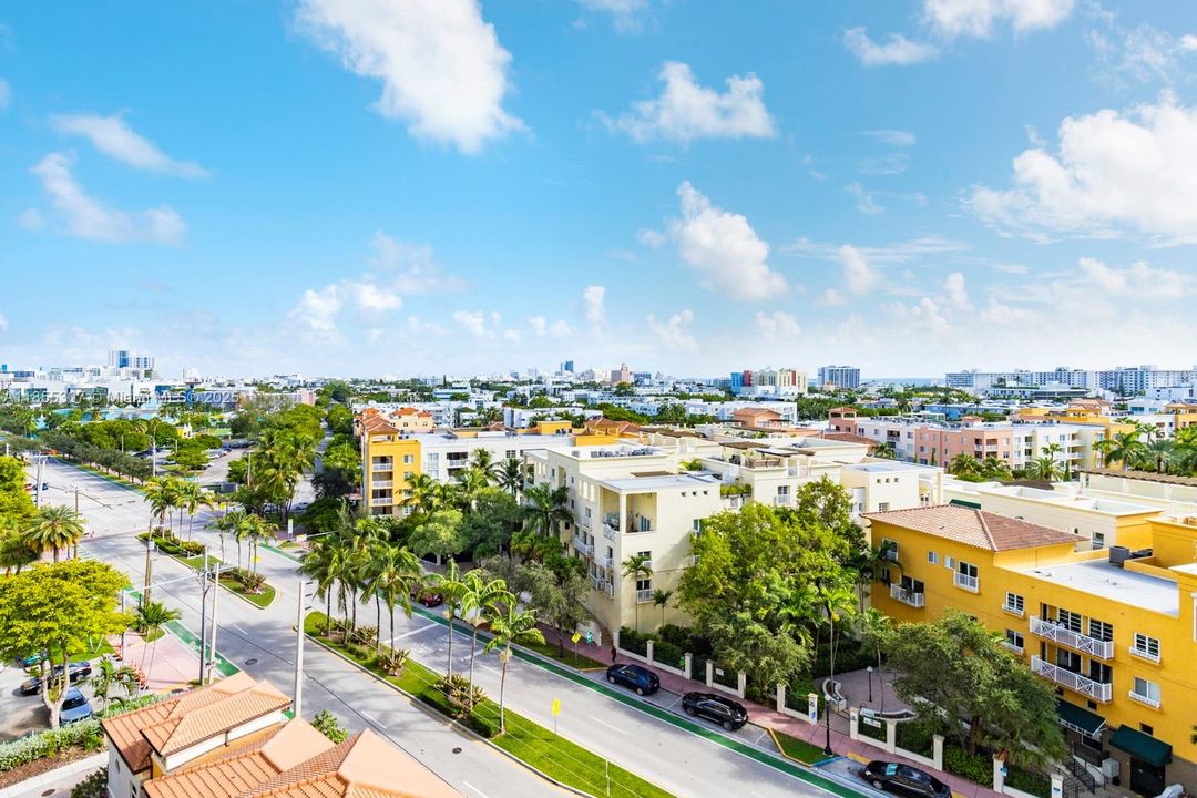 For Sale: $775,000 (1 beds, 1 baths, 740 Square Feet)