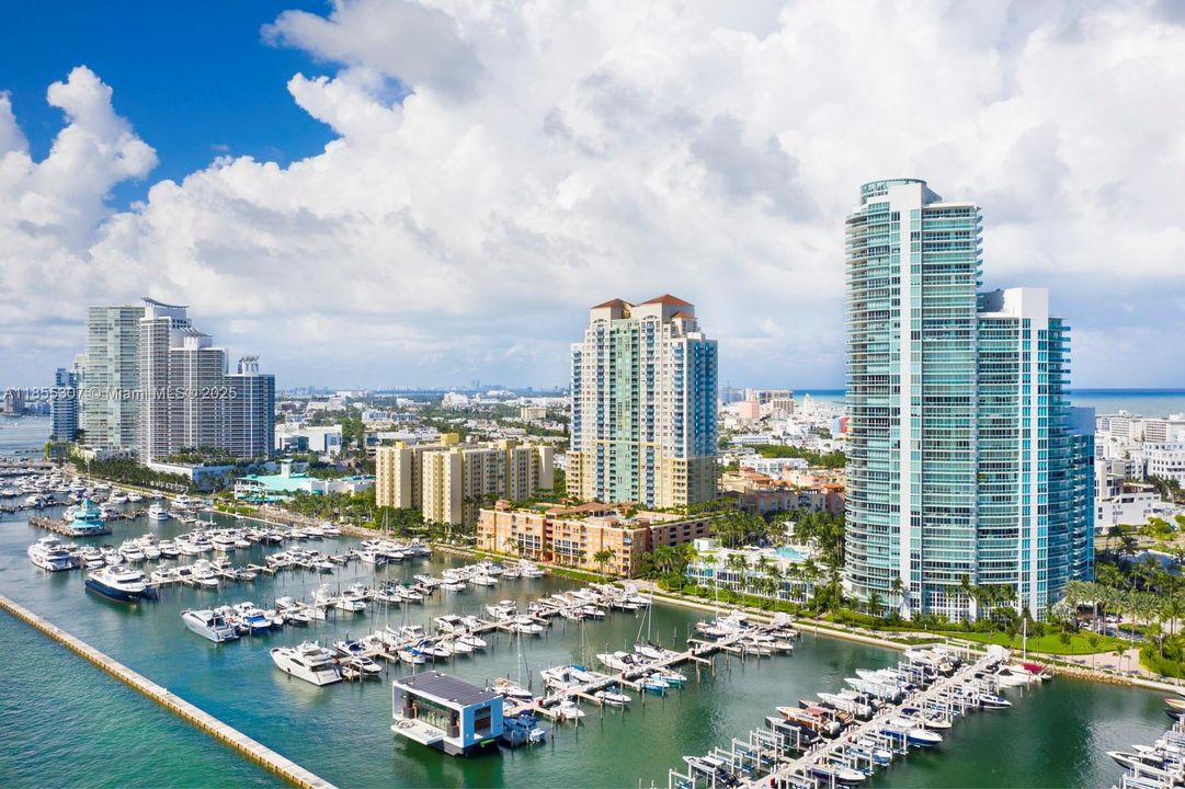 For Sale: $775,000 (1 beds, 1 baths, 740 Square Feet)