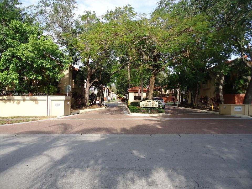 Недавно арендовано: $2,700 (2 спален, 1 ванн, 1152 Квадратных фут)