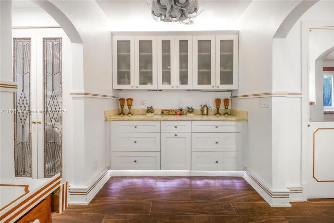 En Venta: $2,499,000 (3 camas, 2 baños, 5180 Pies cuadrados)