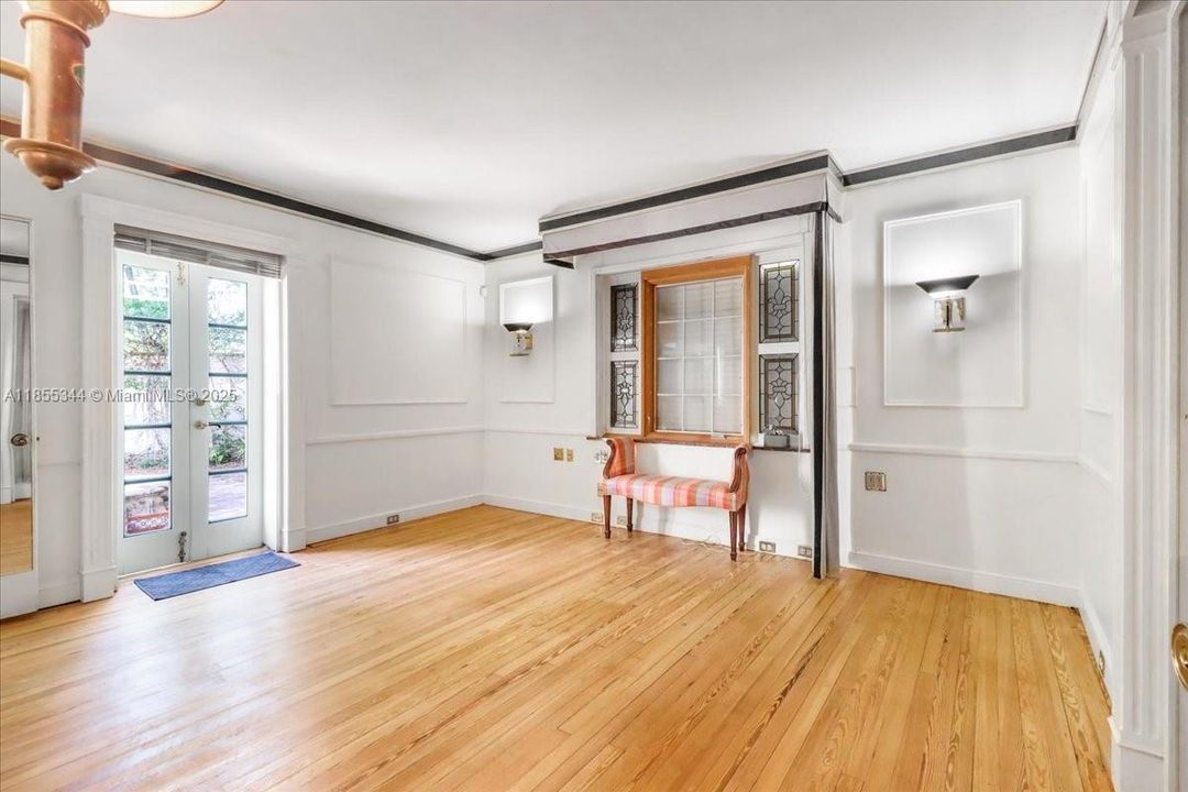 En Venta: $2,499,000 (3 camas, 2 baños, 5180 Pies cuadrados)