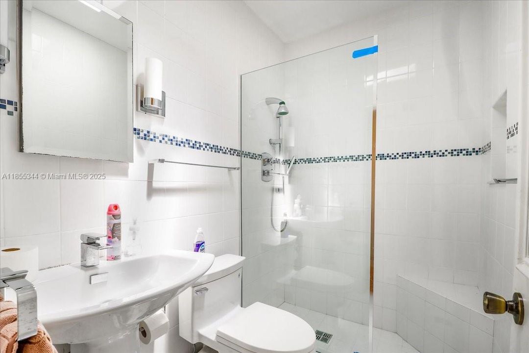 En Venta: $2,499,000 (3 camas, 2 baños, 5180 Pies cuadrados)