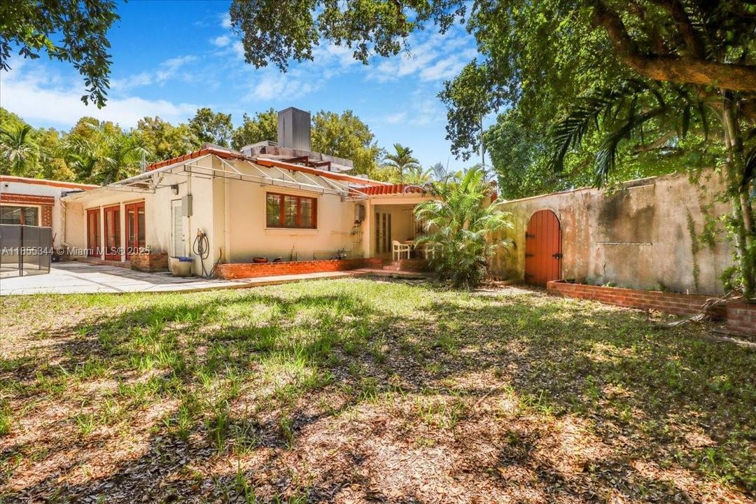 En Venta: $2,499,000 (3 camas, 2 baños, 5180 Pies cuadrados)