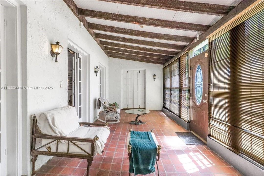 En Venta: $2,499,000 (3 camas, 2 baños, 5180 Pies cuadrados)