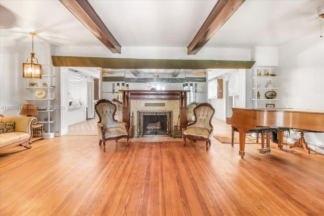 En Venta: $2,499,000 (3 camas, 2 baños, 5180 Pies cuadrados)