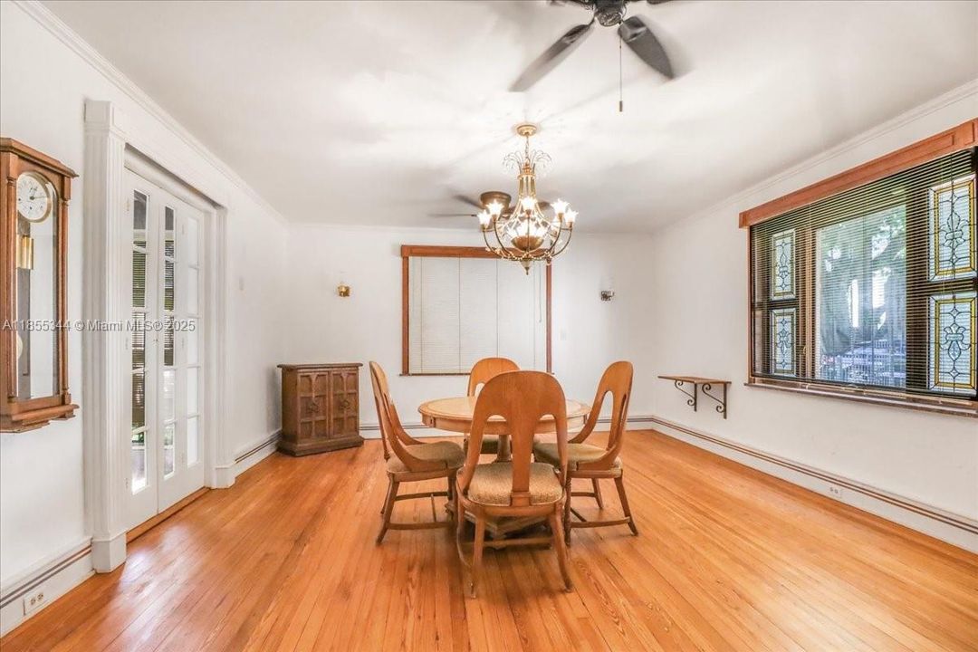 En Venta: $2,499,000 (3 camas, 2 baños, 5180 Pies cuadrados)