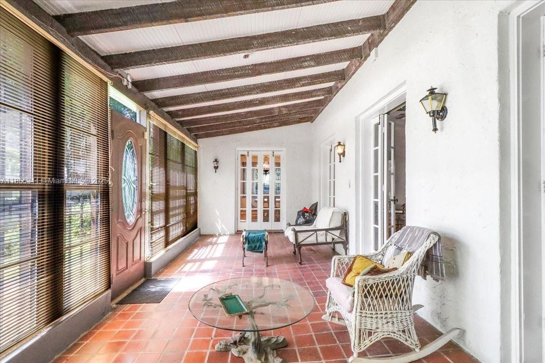 En Venta: $2,499,000 (3 camas, 2 baños, 5180 Pies cuadrados)