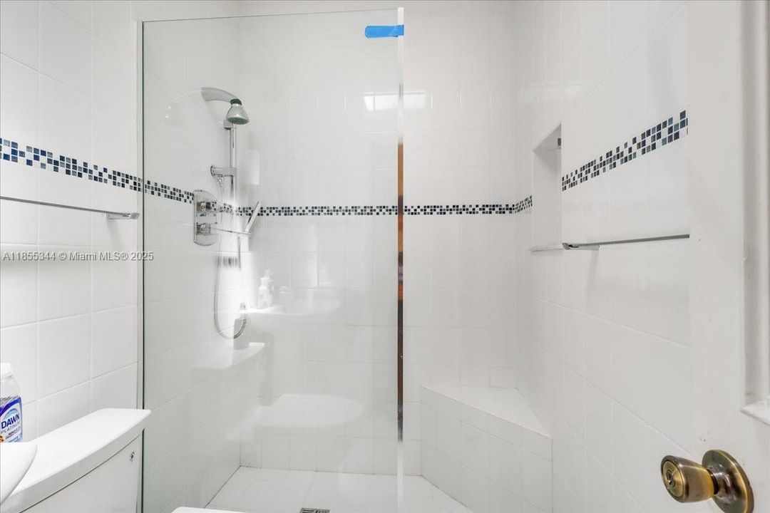 En Venta: $2,499,000 (3 camas, 2 baños, 5180 Pies cuadrados)