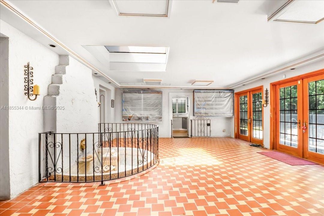 En Venta: $2,499,000 (3 camas, 2 baños, 5180 Pies cuadrados)