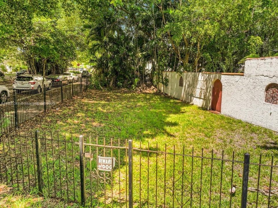 En Venta: $2,499,000 (3 camas, 2 baños, 5180 Pies cuadrados)