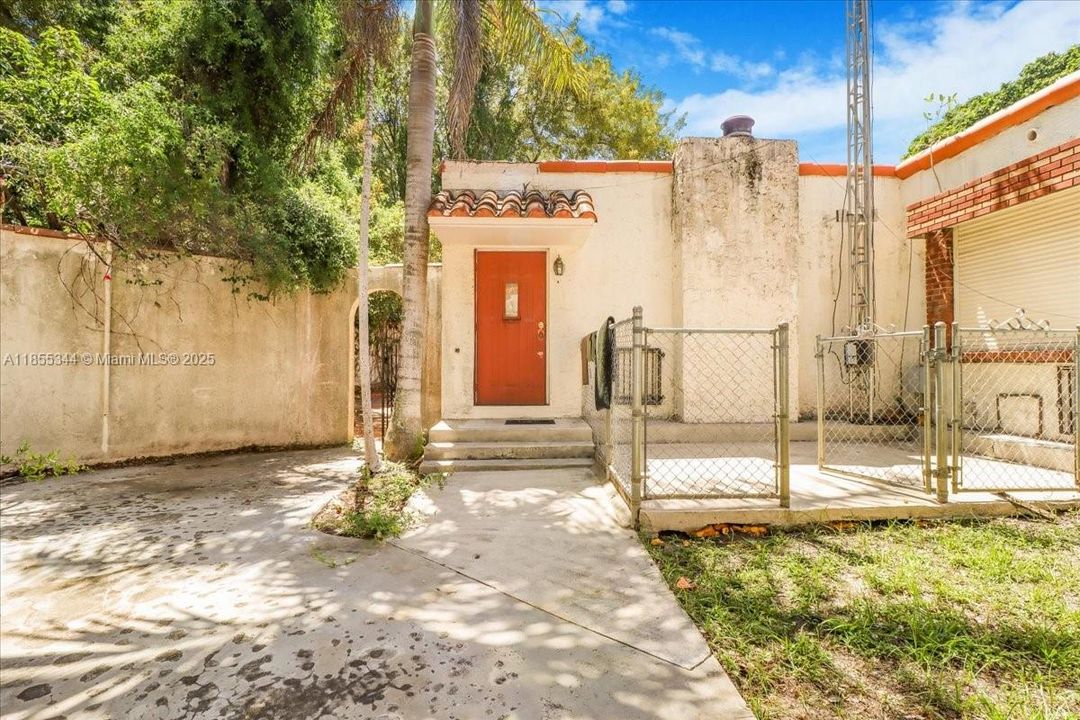 En Venta: $2,499,000 (3 camas, 2 baños, 5180 Pies cuadrados)