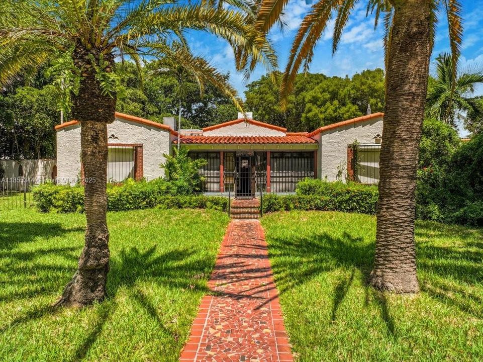 En Venta: $2,499,000 (3 camas, 2 baños, 5180 Pies cuadrados)