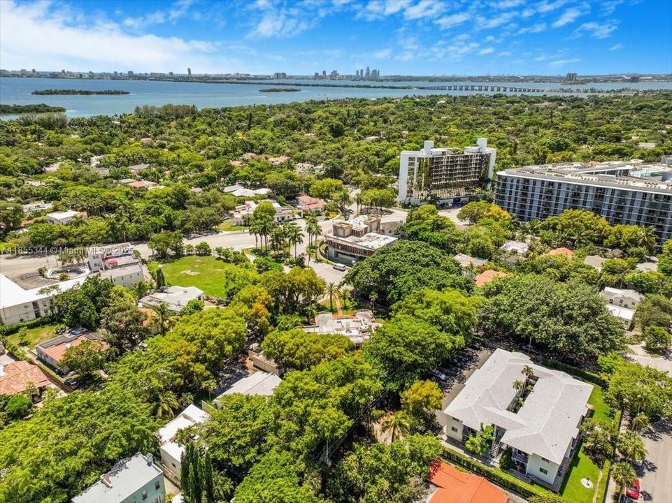 En Venta: $2,499,000 (3 camas, 2 baños, 5180 Pies cuadrados)