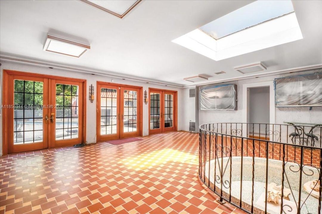 En Venta: $2,499,000 (3 camas, 2 baños, 5180 Pies cuadrados)