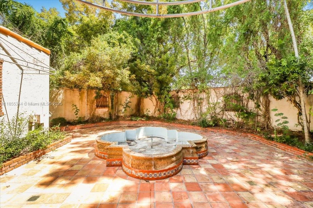 En Venta: $2,499,000 (3 camas, 2 baños, 5180 Pies cuadrados)