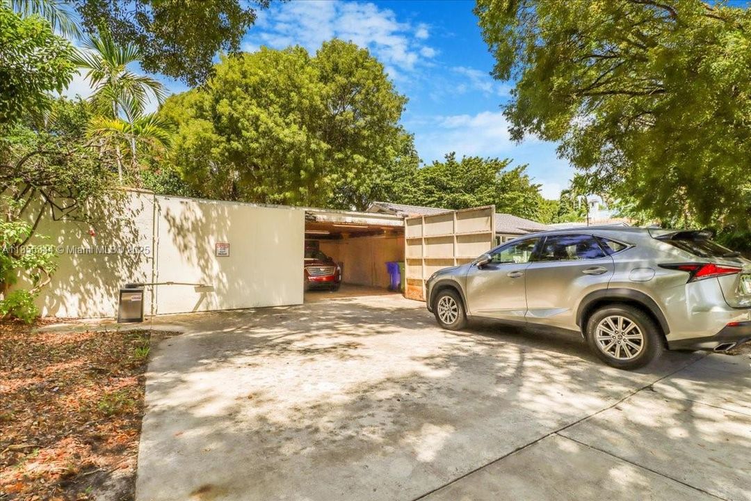 En Venta: $2,499,000 (3 camas, 2 baños, 5180 Pies cuadrados)