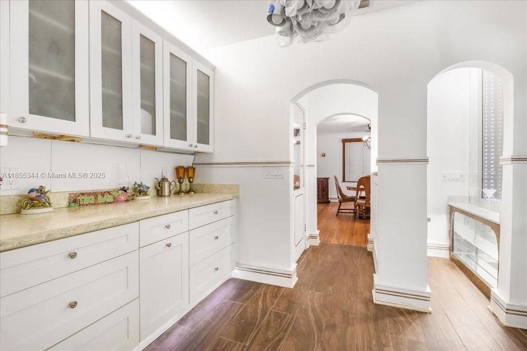 En Venta: $2,499,000 (3 camas, 2 baños, 5180 Pies cuadrados)