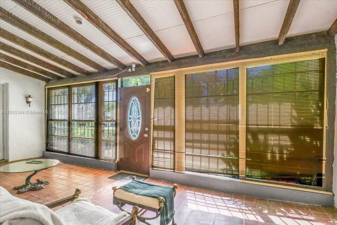 En Venta: $2,499,000 (3 camas, 2 baños, 5180 Pies cuadrados)