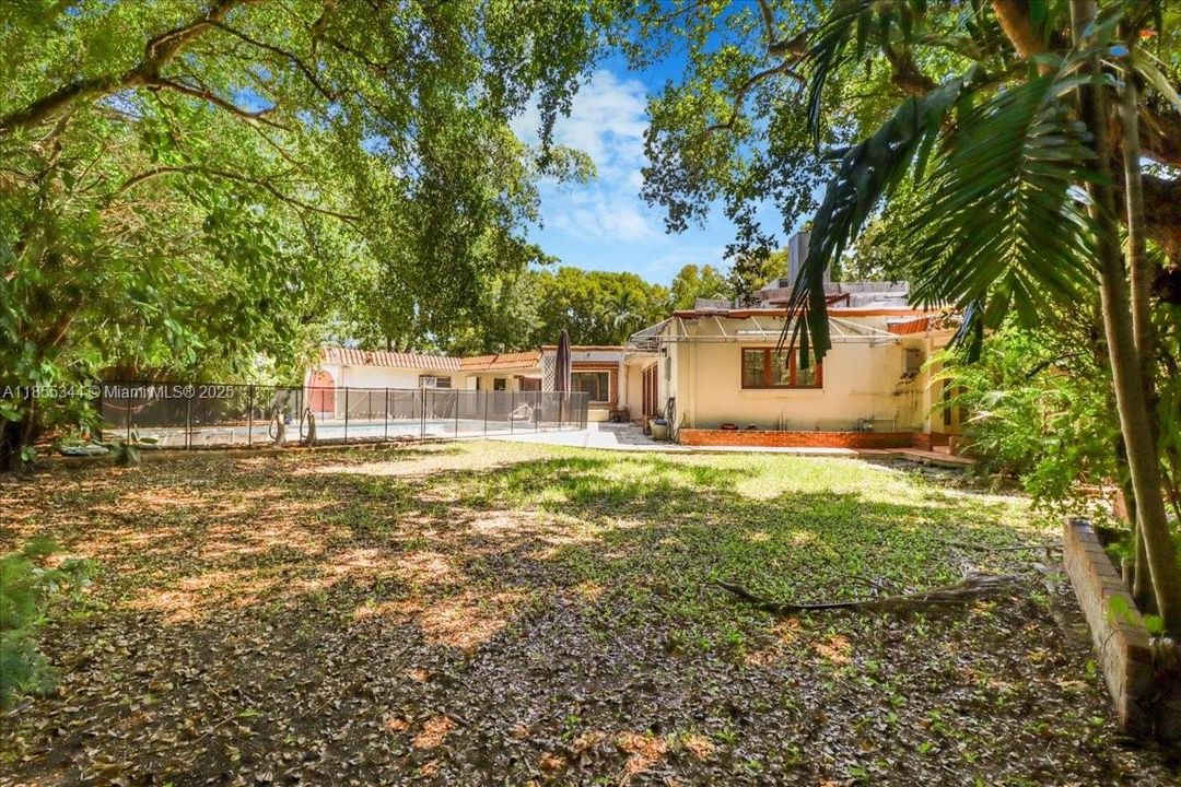 En Venta: $2,499,000 (3 camas, 2 baños, 5180 Pies cuadrados)