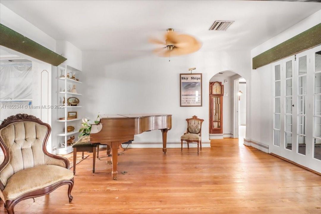 En Venta: $2,499,000 (3 camas, 2 baños, 5180 Pies cuadrados)