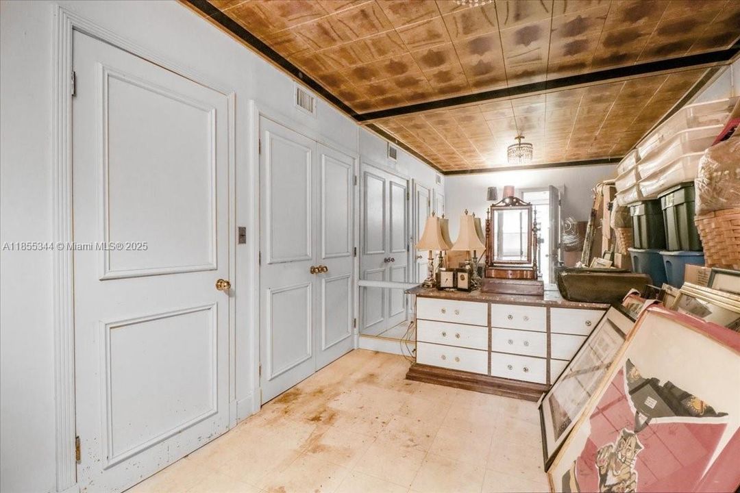 En Venta: $2,499,000 (3 camas, 2 baños, 5180 Pies cuadrados)