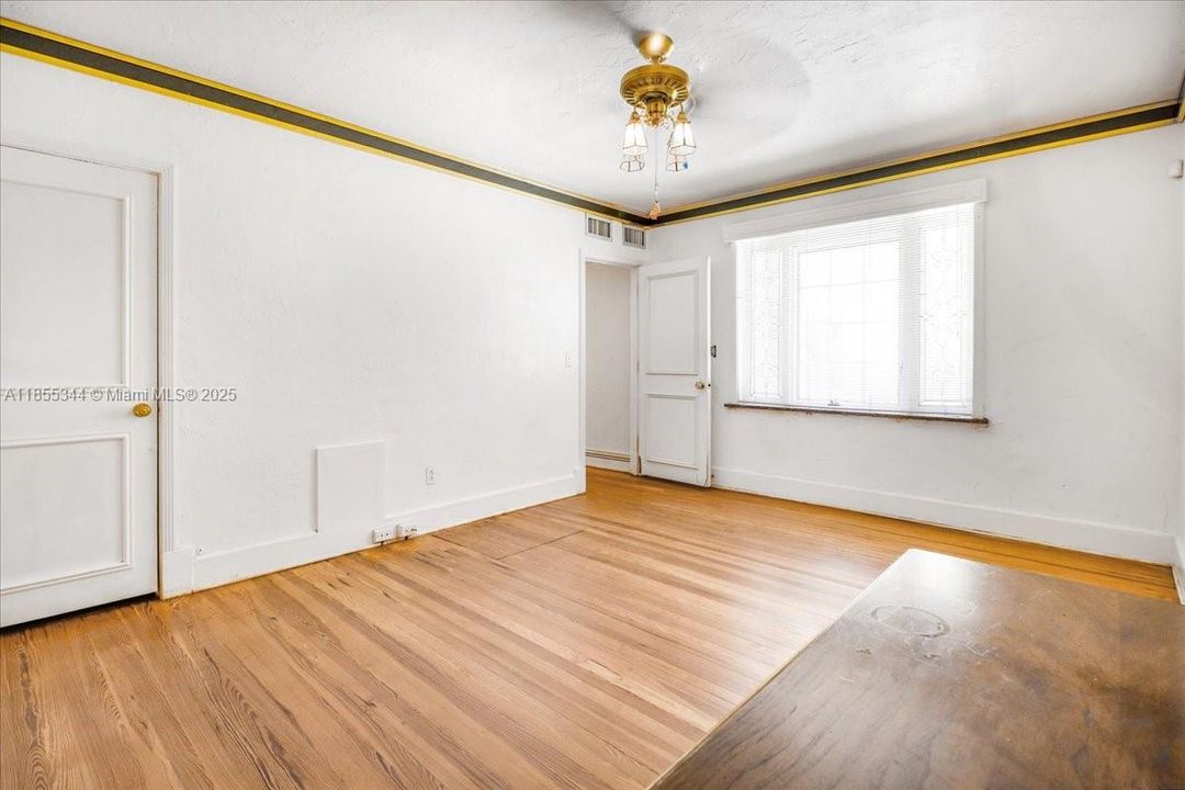 En Venta: $2,499,000 (3 camas, 2 baños, 5180 Pies cuadrados)