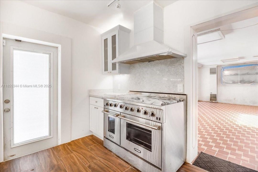 En Venta: $2,499,000 (3 camas, 2 baños, 5180 Pies cuadrados)