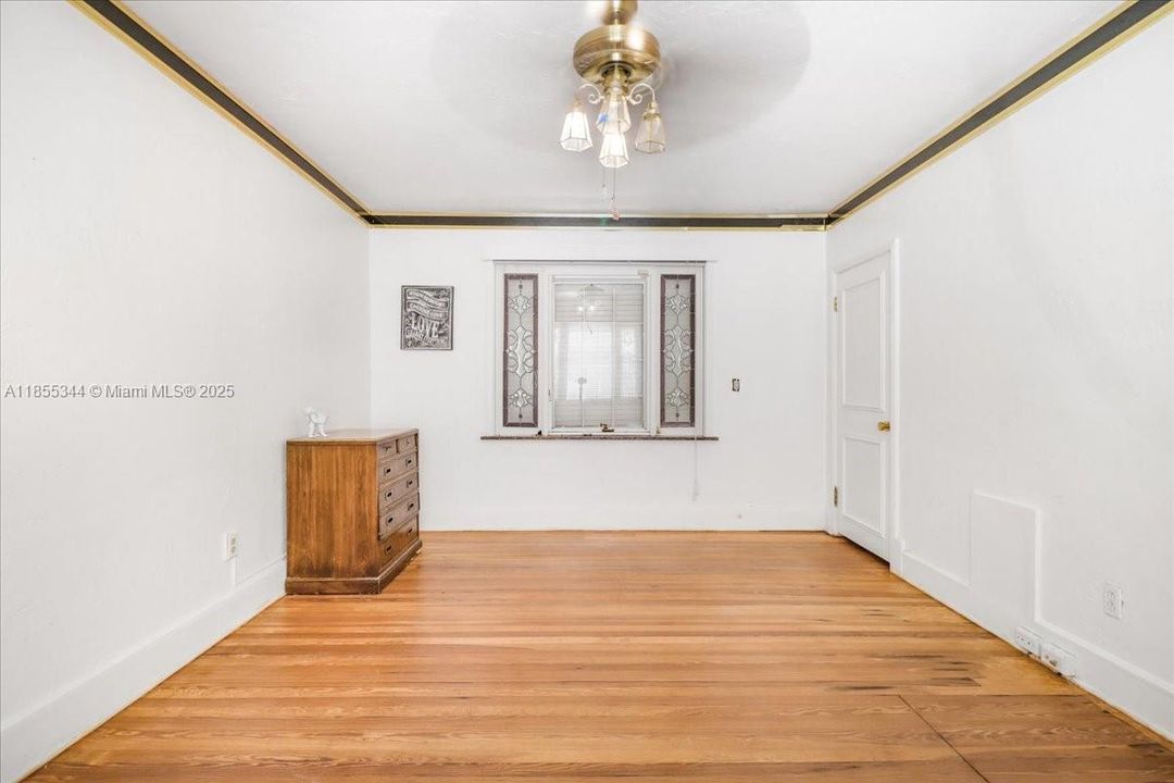 En Venta: $2,499,000 (3 camas, 2 baños, 5180 Pies cuadrados)