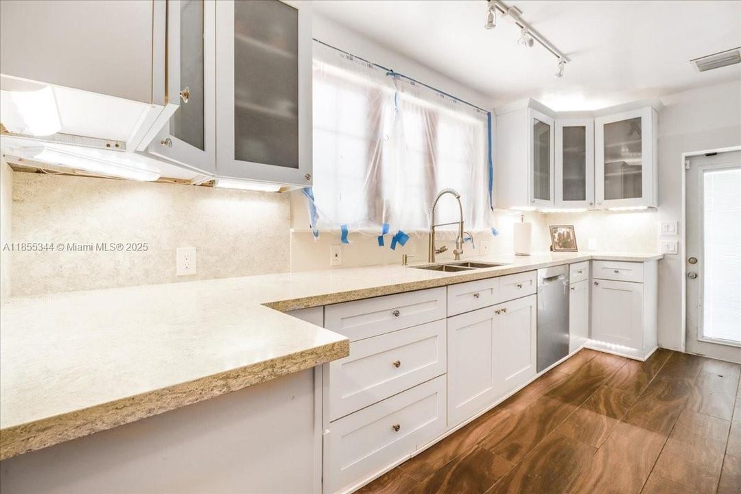 En Venta: $2,499,000 (3 camas, 2 baños, 5180 Pies cuadrados)