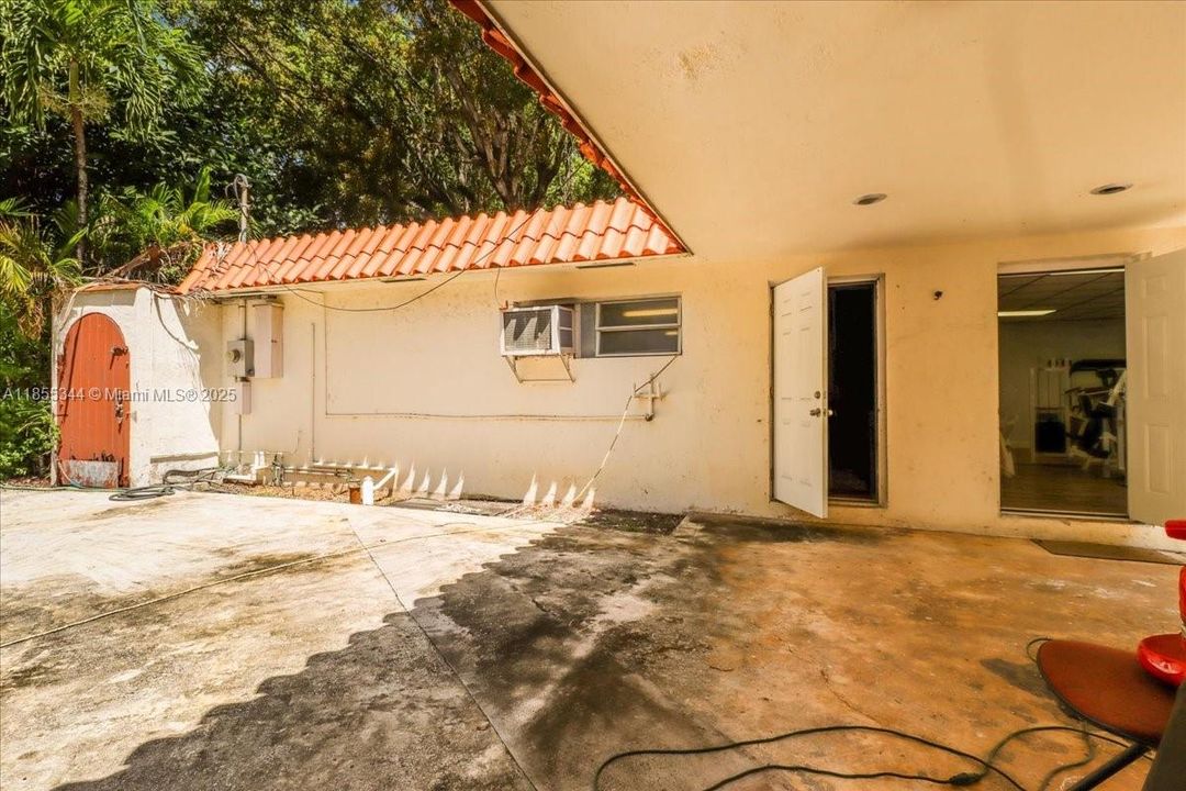 En Venta: $2,499,000 (3 camas, 2 baños, 5180 Pies cuadrados)